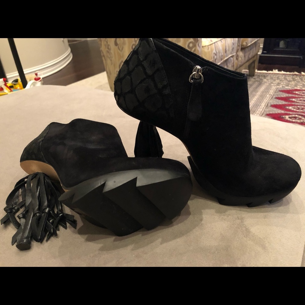 Leather tasseled 4” heeled platform shoe boot.